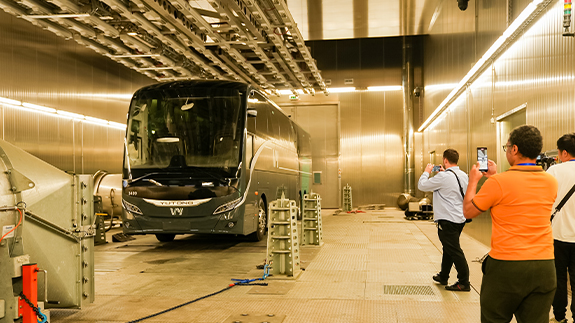 Europeiske journalister utforsker bransjetransformerende innovasjon ved verdens beste EV-laboratorium