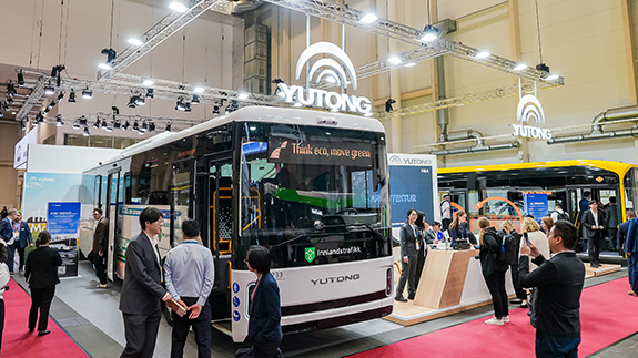 Yutong lanserer ny generasjon batterielektrisk intercitybuss IC12E på UITP Summit Hamburg 2025 – viser frem innovasjon innen elektrifisering